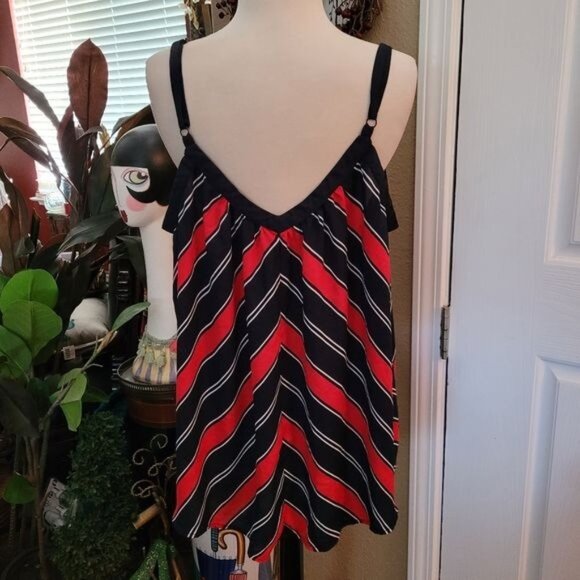 Torrid Tank Top Blouse Blue Red White Stripes Stripes Sleeveless Size 2 2X - Picture 1 of 6